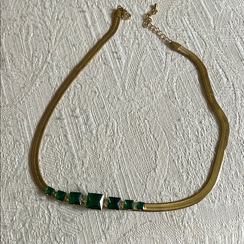 Elegant Gold and Green Necklace